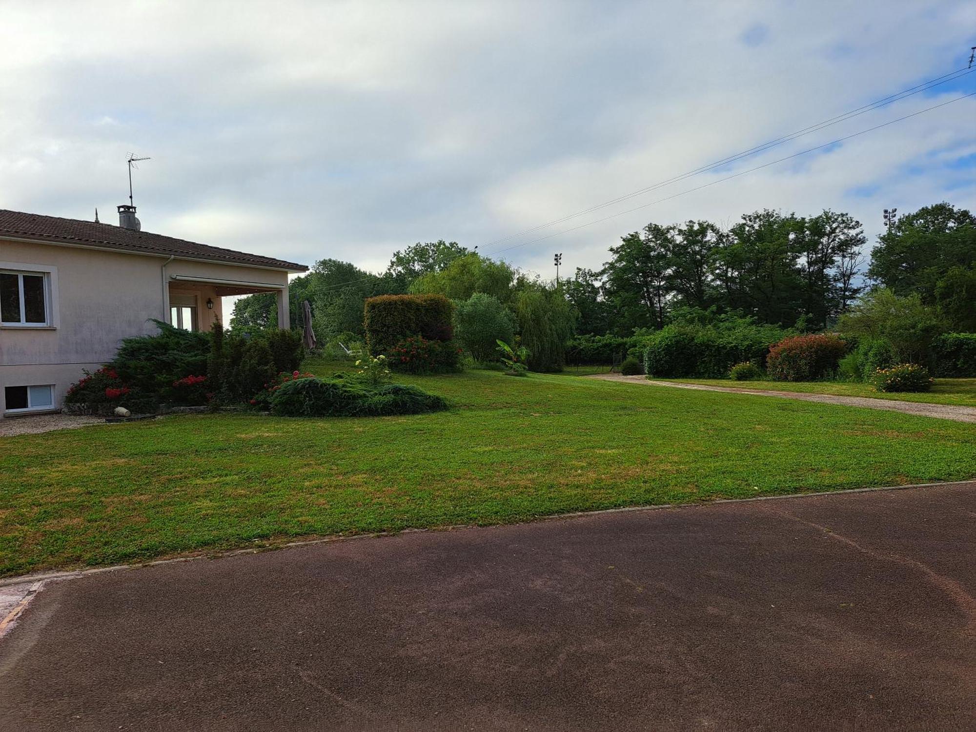 A La Source Villa Saint-Medard-de-Guizieres Buitenkant foto