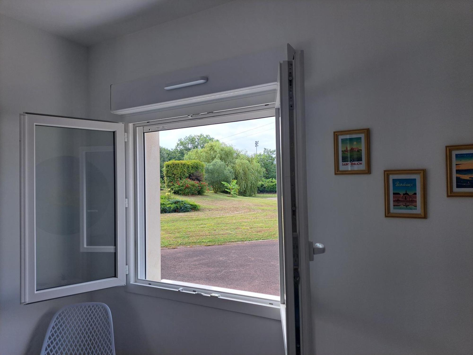 A La Source Villa Saint-Medard-de-Guizieres Buitenkant foto